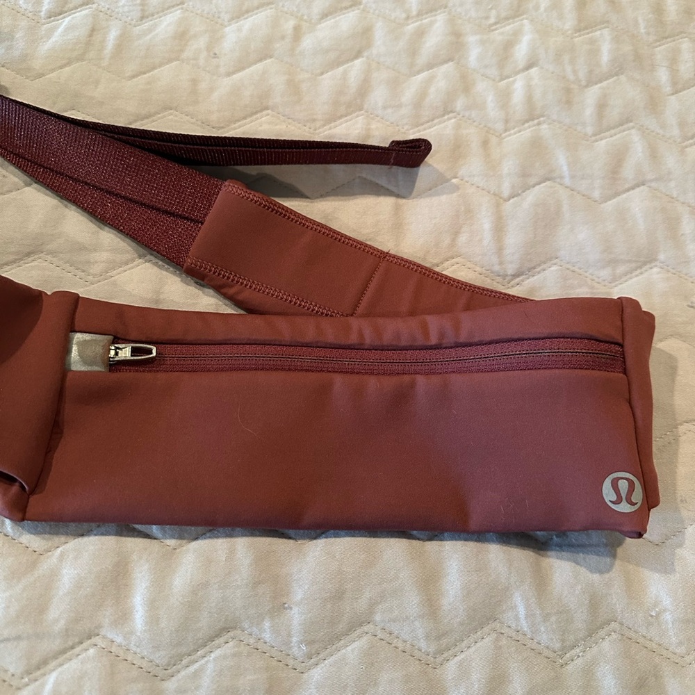 Lululemon Fast and Free Running Belt - Picture 2 of 4